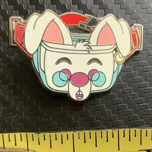 Disney Alice in Wonderland White Rabbit Fanntasy Fanny Pack Mystery Pin